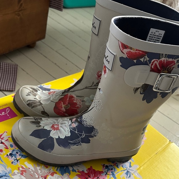 Joules Shoes - Joules Gray and Blue Floral Rain Boots